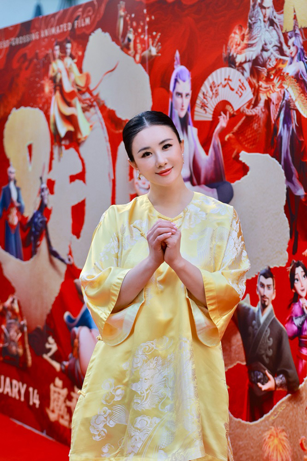 孟瑶双语主持《哪吒2》洛杉矶首映礼  东方神话燃动好莱坞图片
